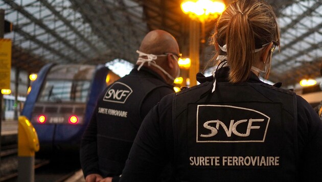 Sicherheitsleute der Bahn (Symbolbild) (Bild: AFP)