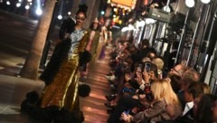 Gucci feierte den Start von „House of Gucci“ mit einer extravaganten Fashion Show am Hollywood Boulevard. (Bild: 2021 Invision)