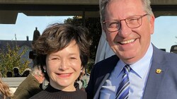 Initiatorin Julia Stemberger mit Nickelsdorfs Bürgermeister Gerhard Zapfl. (Bild: Karin Zapfl)