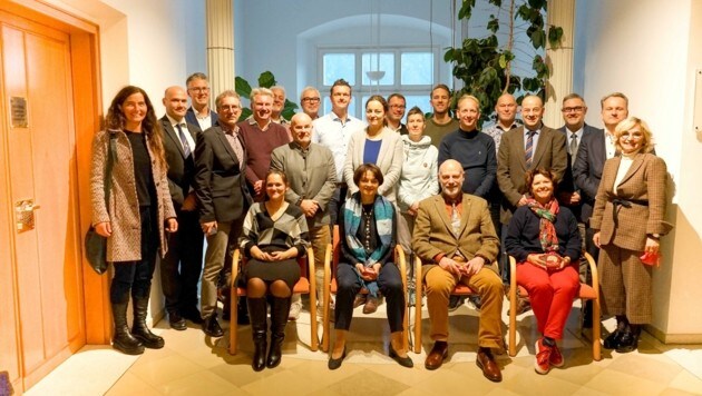 Experten von Aquapol tagten in Lienz, um sich mit Gemeindevertretern zu treffen. Die Zusammenarbeit wird verstärkt. (Bild: Stadt Lienz/Bernd Lenzer)