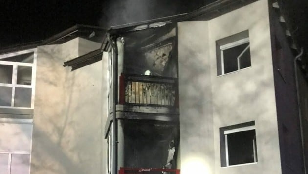 Drei Wehren wurden Donnerstagfrüh zu einem Wohnhausbrand gerufen. (Bild: Berufsfeuerwehr Klagenfurt )