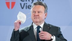 Bürgermeister Ludwig sieht es als vertretbar an, die Maskenpflicht über Ende Februar hinaus nicht zu verlängern. (Bild: APA/Georg Hochmuth)