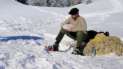 In der Wintersaison 2020/2021 war das Mitnehmen von Speisen nur in Skihütten erlaubt, die über eine Straße erreichbar sind. (Bild: stock.adobe.com)