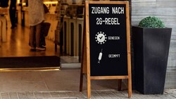 In der Wiener Gastronomie gilt vorerst für Gäste weiterhin die strenge 2G-Regel. (Bild: Bihlmayerfotografie - stock.adobe.com)