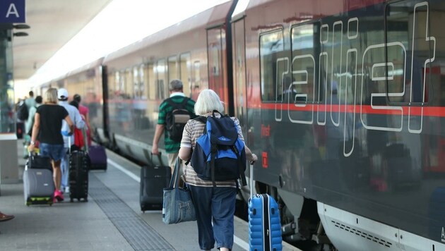 280 Pensionisten bekamen falsche Klimatickets und haben bei Zugfahrten jetzt Probleme. (Bild: Peter Tomschi)