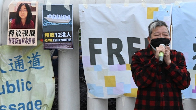 Hong Kong'daki protestocular aylardır Zhang Zhan'ın serbest bırakılması için çağrıda bulunuyordu. (Bild: APA/AFP/Peter PARKS)