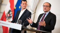 Gesundheitsminister Wolfgang Mückstein (Grüne) und Bundeskanzler Alexander Schallenberg (ÖVP) werden am Freitagabend über die weitere Vorgehensweise in der Corona-Krise informieren. (Bild: APA/MICHAEL GRUBER)