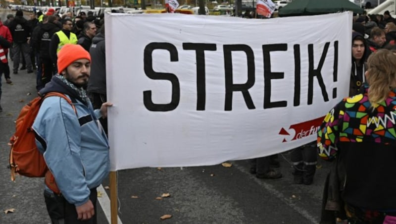 Nach dreitägiten Streiks soll die fünfte Gesprächsrunde am Samstag den Durchbruch ermöglichen. (Bild: APA/HANS PUNZ)