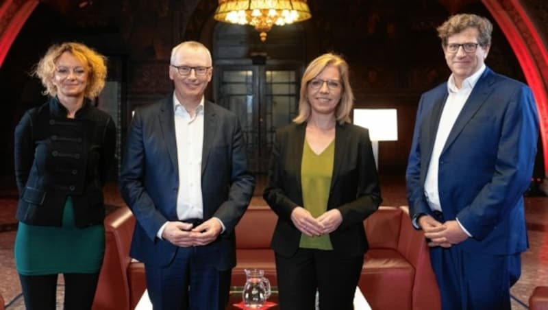 Eva Linsinger (Profil), Klaus Herrmann (Kronen Zeitung), Bundesministerin Leonore Gewessler und Bernhard Gaul (Kurier) (Bild: Gilbert Novy)