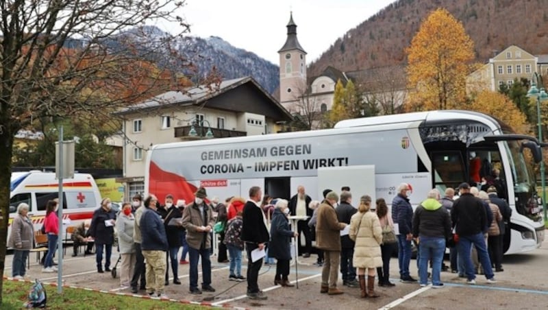 In Ebensee kamen am Donnerstag 154 Personen zum Impfbus (Bild: Hörmandinger Reinhard)