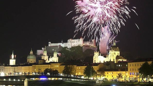 Die Stadt Salzburg aber plant im Zuge des Silvestermarkts ein großes Altstadt-Feuerwerk. (Bild: MARKUS TSCHEPP)
