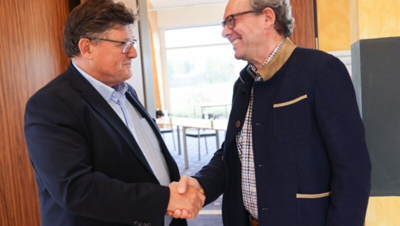 Rainer Wimmer (li.), Bundesvorsitzender der PRO-GE, und Johannes Collini, Geschäftsführer Fachverband Metalltechnische Industrie (Bild: APA/FRANZ NEUMAYR)