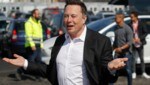 Der reichste Mensch der Welt, Elon Musk, ließ auf Twitter darüber abstimmen, ob er Tesla-Aktien im Wert von über 20 Milliarden Dollar verkaufen soll. (Bild: AFP)