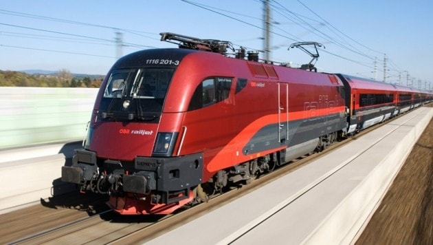 Der ÖBB-Railjet wird auch künftig in Vöcklabruck einen Halt machen. (Bild: ÖBB/Harald Eisenberger)