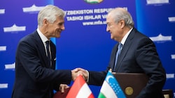 Österreichs Außenminister Michael Linhart (links) mit seinem usbekischen Amtskollegen Abdulasis Kamilow (Bild: APA/BMEIA/MICHAEL GRUBER)