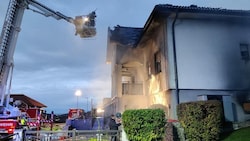 Acht Wehren bekämpften den Brand in Sieggraben. (Bild: FF Mattersburg)