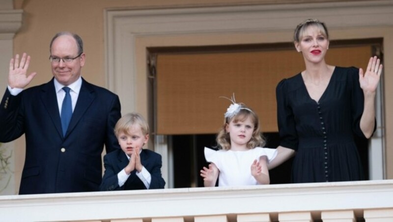 Charlene mit Albert und den Zwillingen Jacques und Gabriella im Juni 2020 in Monaco (Bild: POOL MONACO / Action Press/Sipa / picturedesk.com)