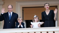 Charlene mit Albert und den Zwillingen Jacques und Gabriella im Juni 2020 in Monaco (Bild: POOL MONACO / Action Press/Sipa / picturedesk.com)