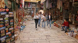 Touristen in Jerusalem (Bild: Ahmad GHARABLI / AFP)