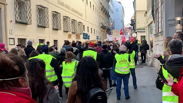 Das Ende der Demo ist etwa auf 17 Uhr geplant. (Bild: Alexander Bischofberger-Mahr)