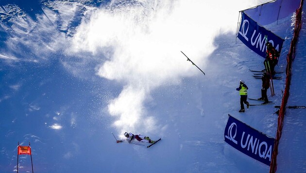 Brennsteiners Abflug in Sölden, bei dem der Ski kaputt ging. (Bild: GEPA pictures/ Patrick Steiner)