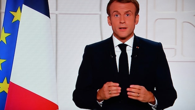 Emmanuel Macron bei seiner TV-Ansprache (Bild: Christophe ARCHAMBAULT / AFP)