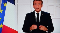 Emmanuel Macron bei seiner TV-Ansprache (Bild: Christophe ARCHAMBAULT / AFP)