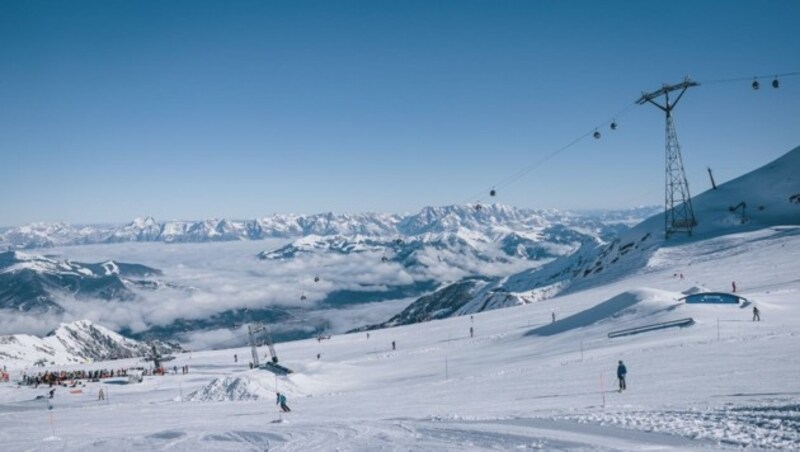 Seit gestern, Montag, gilt in Seilbahnen die 2-G-Pflicht. Die Gletscherbahnen Kaprun haben dafür auch eigene Kontrollpunkte eingerichtet. (Bild: EXPA/Stefanie Oberhauser)