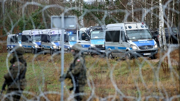 Ausnahmezustand an der polnischen Grenze (Bild: AP)