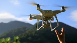 Drohnen sind beliebte "Spielzeuge", nicht nur für Männer. Es gelten eindeutige Regeln. (Bild: stock.adobe.com)
