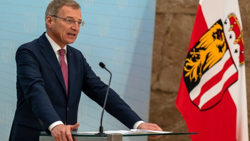 Landeshauptmann Thomas Stelzer will sich bei der Landeshauptleutekonferenz am Freitag „für ein bundesweit einheitliches und hartes Vorgehen“ stark machen. (Bild: FOTOKERSCHI.AT/WERNER KERSCHBAUMMAYR)