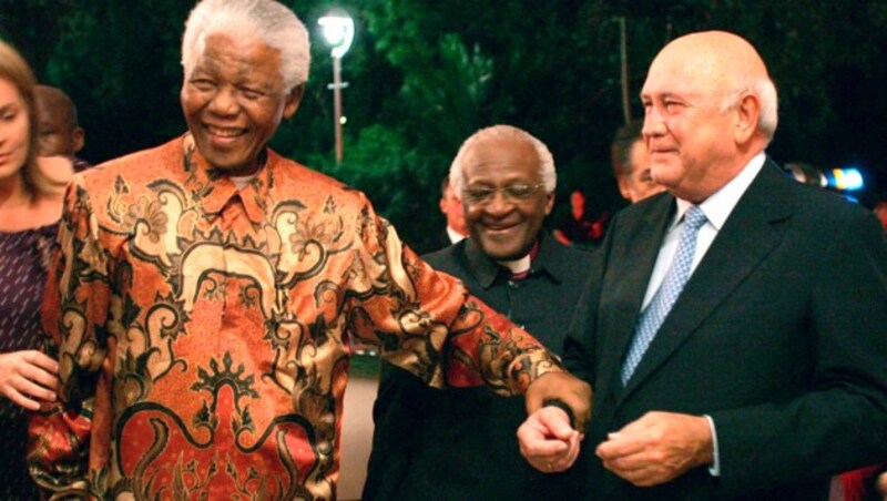 FFrederik Willem de Klerk mit Nelson Mandela (li.) und Desmond Tutu. (Bild: AP)