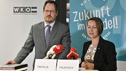 Noch keine Einigung erzielt: Obmann Rainer Trefelik (WKÖ-Bundesparte Handel) und Anita Palkovich (GPA, Wirtschaftsbereichssekretärin Handel) (Bild: APA/HANS PUNZ)
