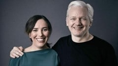 Stella und Julian Assange auf einem seltenen Pärchenfoto  (Bild: twitter.com/StellaMoris1)