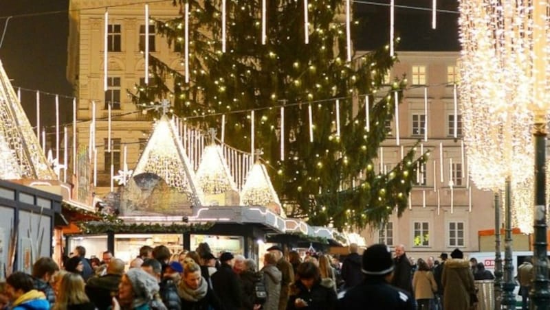 Der Rathausplatz war abends gut besucht. (Bild: Alexander Schwarzl)