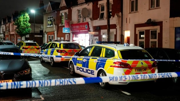 Der Tatort des Messerangriffs im Londoner Stadtteil Brentford (Bild: AP)