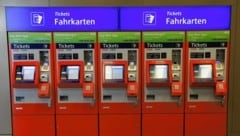 Unter anderem wurde ein Fahrkartenautomat aufgebrochen. (Bild: Groh)