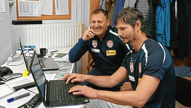 Für KSV-Trainer Ibrakovic bereitet Kubesch die Videoanalyse vor. (Bild: Sepp Pail)