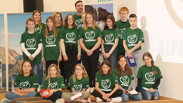 Die 14 „Alpenrobben“ der Neuen Mittelschule Winklern (Bild: Krierer Wilfried)