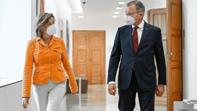 Landeshauptmann Thomas Stelzer mit Conny Bischofberger (Bild: Markus Wenzel)