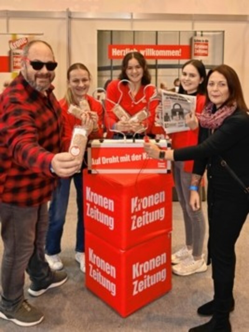 Am „Krone“-Stand in der Messehalle 1 gibt es heute noch Pirker Lebkuchen für „Krone“-Bonuscard-Besitzer. (Bild: EVELYN HRONEK)