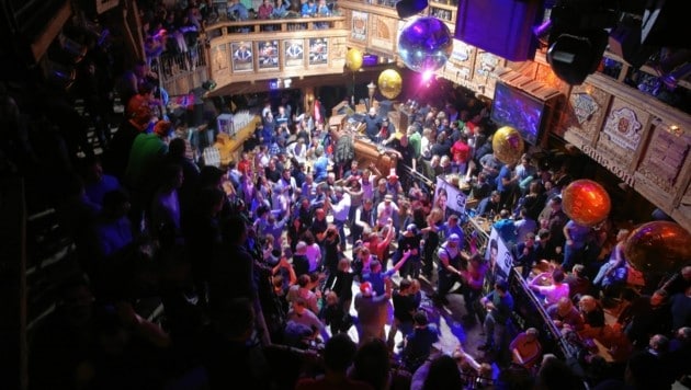 Party in der beliebten Hohenhaustenne (Bild aus der Vor-Corona-Zeit) (Bild: Sepp Pail)