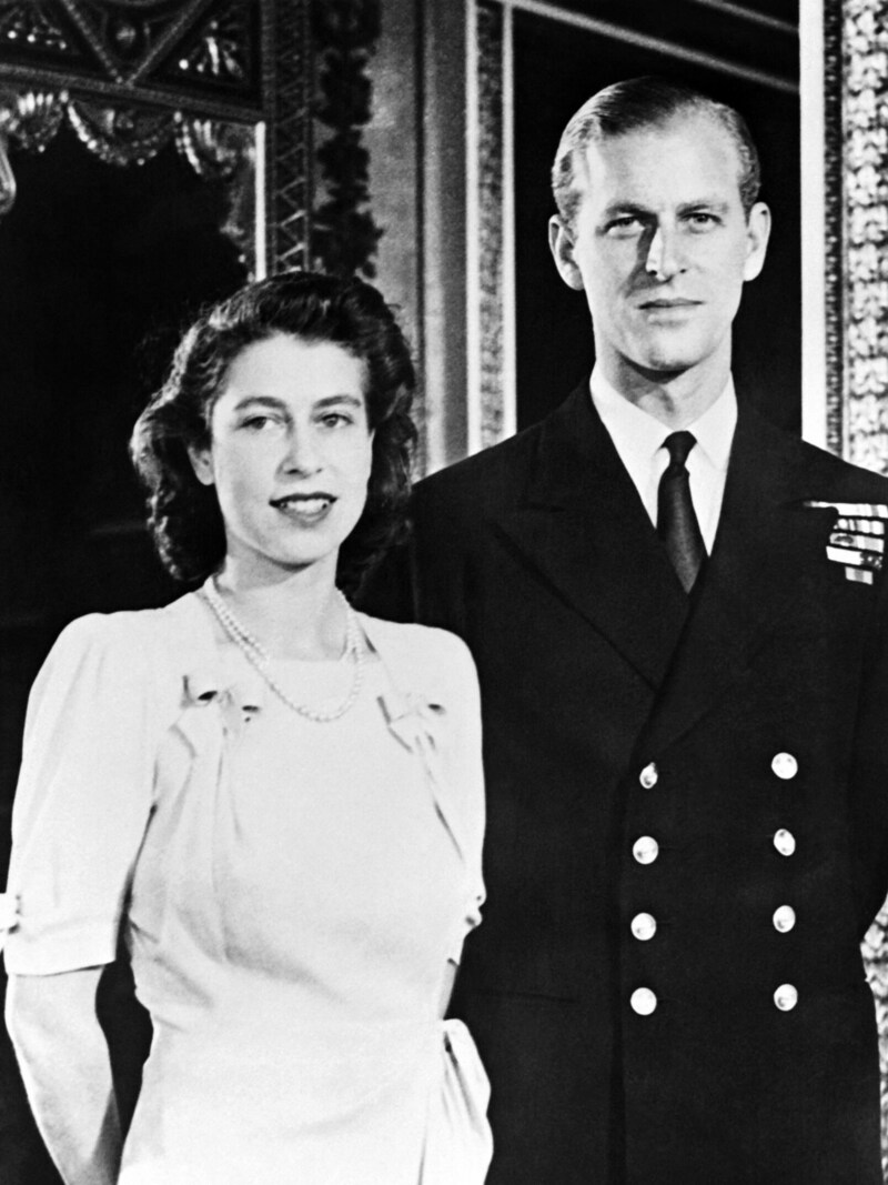 Queen Elizabeth und Prinz Philip vor ihrer Hochzeit 1947 (Bild: AFP )