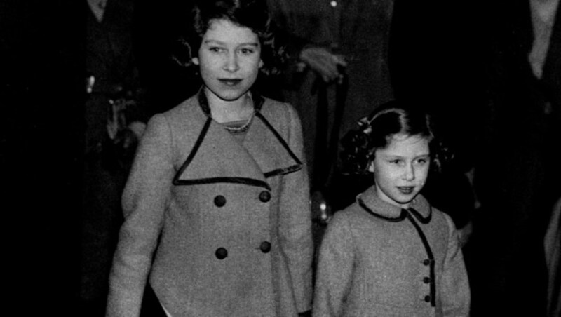 Queen Elizabeth mit ihrer Schwester Prinzessin Margaret im Jahr 1937 (Bild: AFP or licensors)