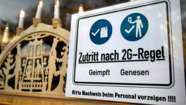 Auf diesem Weihnachtsmarkt in der westdeutschen Stadt Duisburg gilt bereits seit der Vorwoche die 2G-Regel. (Bild: AFP)