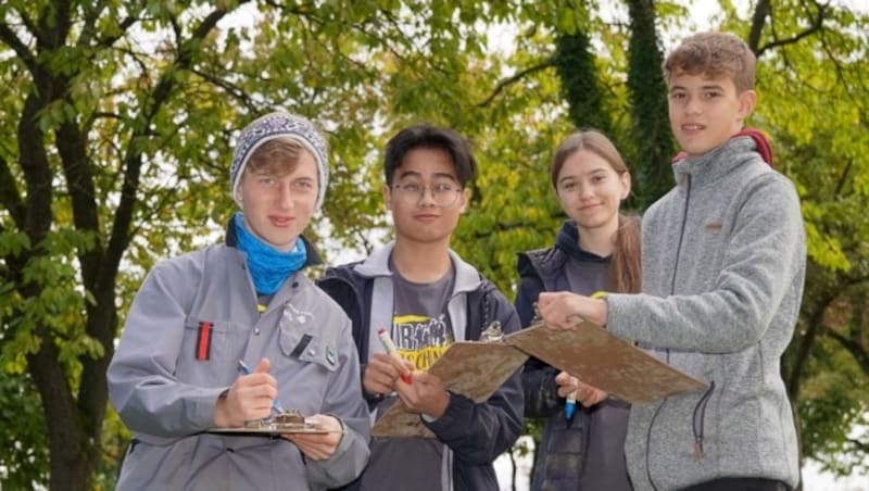 Auch die Streuobstwiesen rückten in den Fokus der Schüler. (Bild: Helmut Schmutzer)