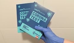 Wegen der langen Auswertungsdauer der Corona-PCR-Tests zittert eine Krebspatientin, ob sie morgen in ihrem Wiener Spital überhaupt behandelt werden kann. (Bild: Huber Patrick)