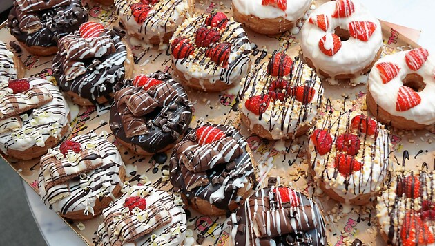 Die Donuts überzeugen mit Schoko, Früchten und noch mehr. (Bild: Christian Jauschowetz)