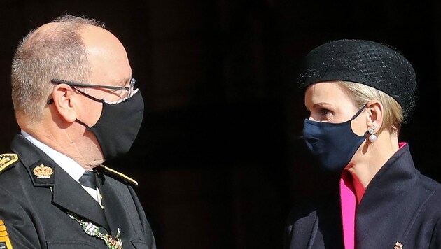 Fürst Albert und Fürstin Charlene am Nationalfeiertag 2020 (Bild: Photo by Valery HACHE / AFP)