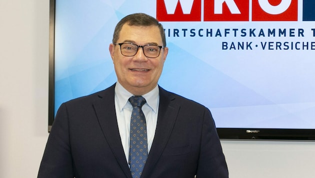 Hans Unterdorfer, Obmann der Sparte Bank & Versicherung in der WK Tirol, und Marktforscher Alexander Zeh. (Bild: Die Fotografen)